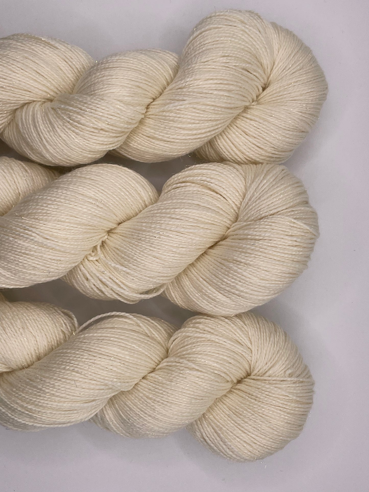 Undyed sock yarn with iridescent stellina