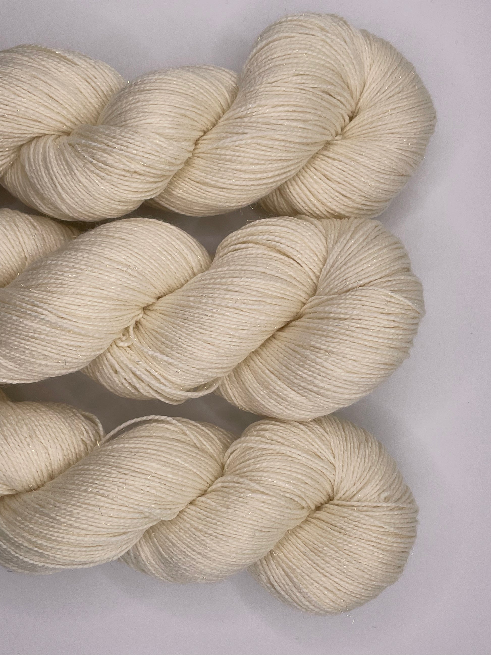 Undyed sock yarn with iridescent stellina