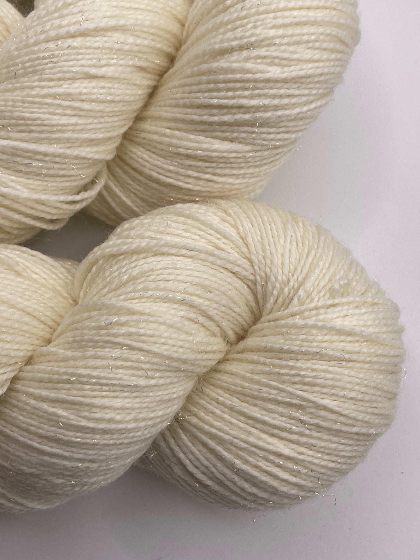 Undyed sock yarn with iridescent stellina